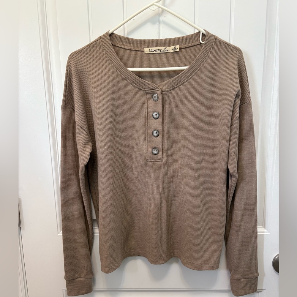 Liberty Love Brown Long Sleeve Quarter Button Down Shirt. Size Medium.